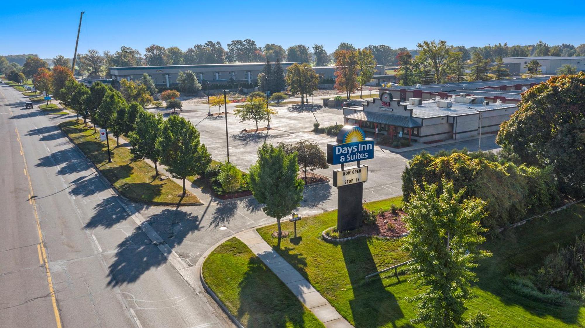 Days Inn & Suites By Wyndham Mt Pleasant Mount Pleasant Exteriör bild