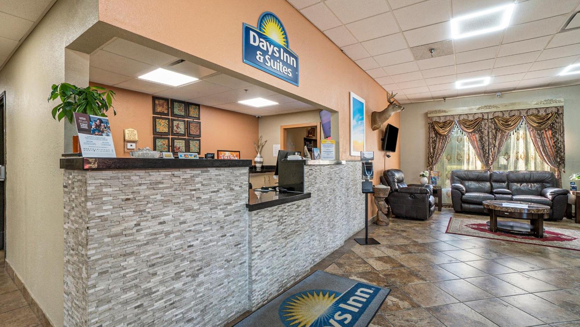 Days Inn & Suites By Wyndham Mt Pleasant Mount Pleasant Exteriör bild